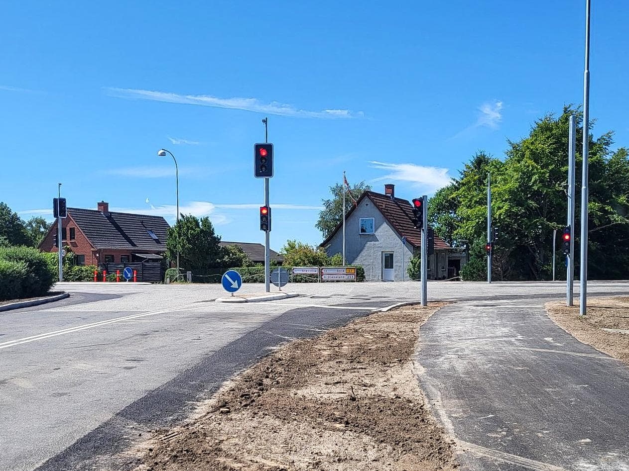 Traffic Lights Improve Safety at T-Junction in Ste
